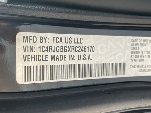 Used 2024 Jeep Grand Cherokee Limited w/ Luxury Tech Group II image 37