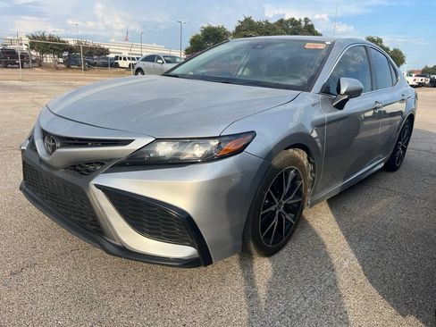 Used 2024 Toyota Camry SE FWD image 1