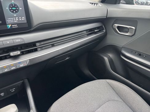 Used 2025 Kia K4 LXS image 34