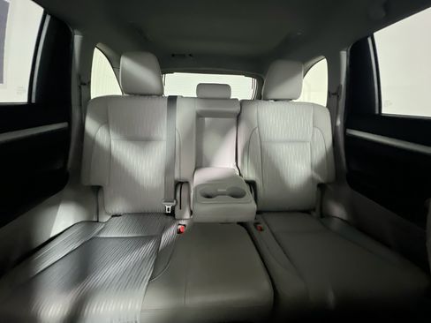 Used 2019 Toyota Highlander Plus FWD image 31