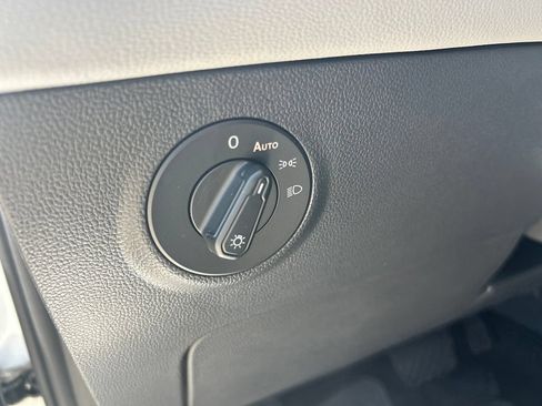 Used 2024 Volkswagen Taos SE FWD image 49