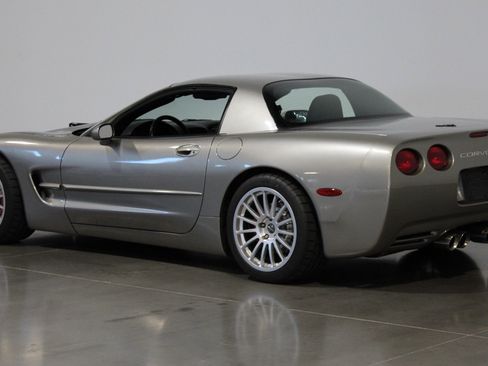 Used 1999 Chevrolet Corvette Coupe w/ Lighting Pkg RWD image 18