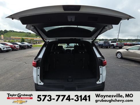 Used 2023 Chevrolet Traverse LT AWD/4WD image 32