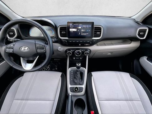 Used 2024 Hyundai Venue SEL image 16