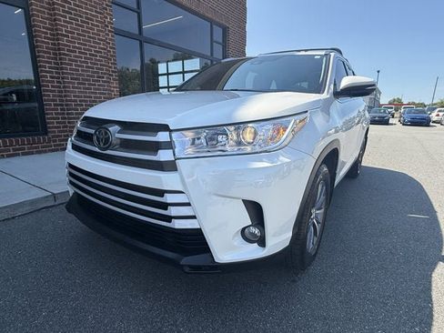 Used 2019 Toyota Highlander XLE AWD/4WD image 10