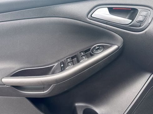 Used 2015 Ford Focus SE w/ Equipment Group 201A image 12