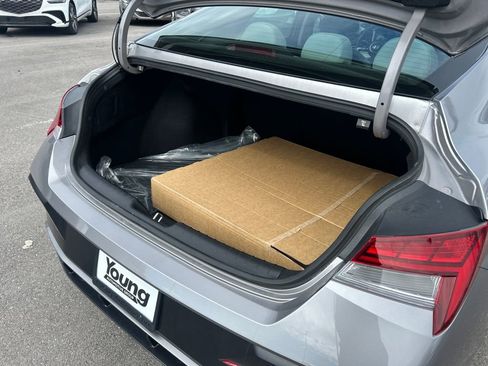 Used 2025 Hyundai Elantra Limited FWD image 28