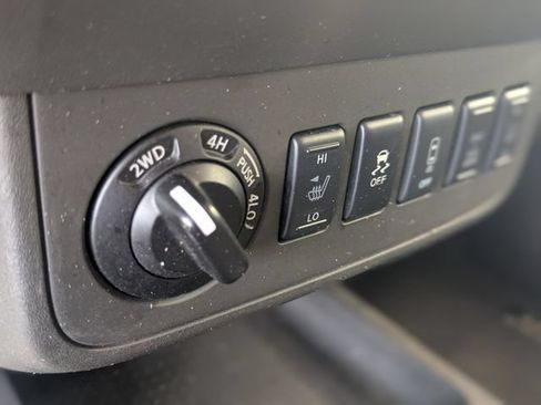 Used 2019 Nissan Frontier PRO-4X AWD/4WD image 23
