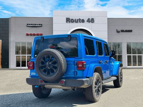 Used 2024 Jeep Wrangler Unlimited Sahara w/ Technology Group AWD/4WD image 5