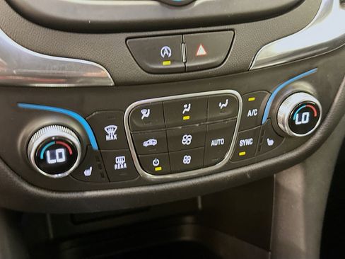 Used 2022 Chevrolet Equinox LT AWD/4WD image 24