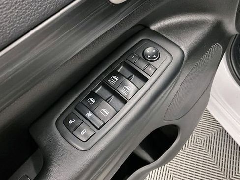 Used 2020 Jeep Grand Cherokee Altitude AWD/4WD image 39