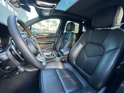 Used 2025 Porsche Macan image 5