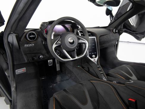 Used 2024 McLaren 750S Spider image 15