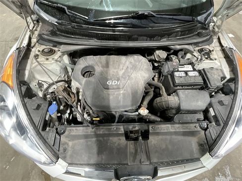 Used 2013 Hyundai Veloster image 21