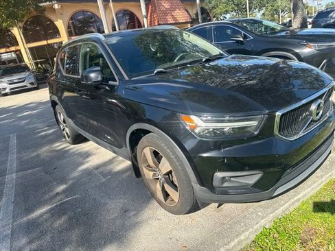 Used 2021 Volvo XC40 T4 Momentum w/ Protection Package Premier FWD image 2