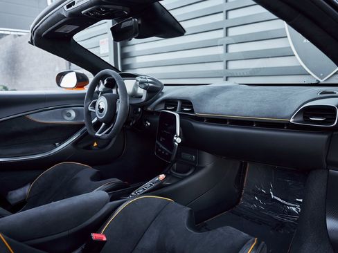 Used 2025 McLaren Artura Spider image 47