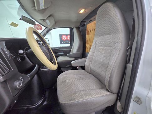 Used 2014 Chevrolet Express 2500 RWD image 11