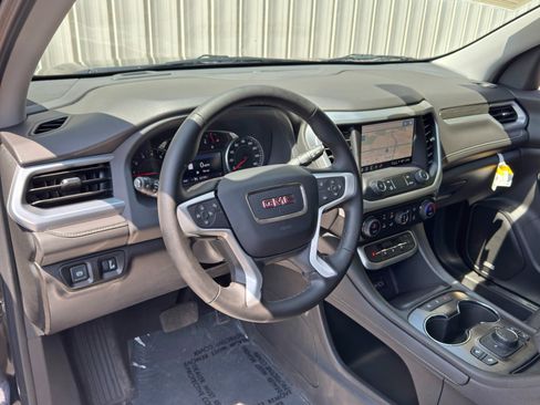 Used 2023 GMC Acadia SLT FWD image 12