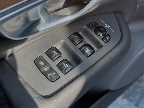 Used 2024 Volvo XC90 B6 Plus AWD/4WD image 23