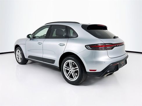 Certified 2025 Porsche Macan image 3