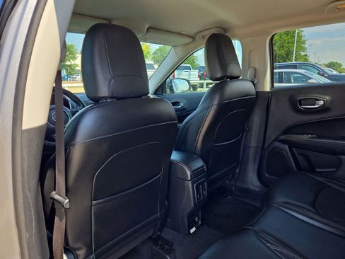 Used 2017 Jeep Compass Latitude w/ Popular Equipment Group FWD image 18
