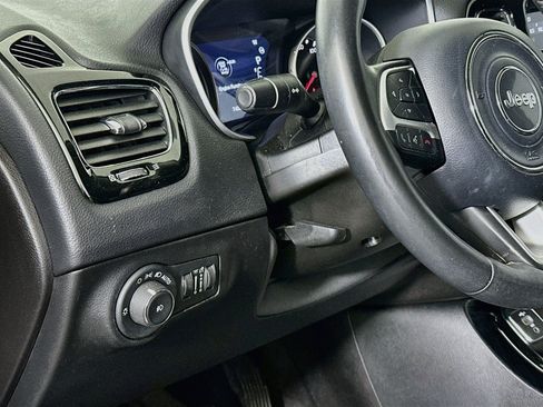 Used 2019 Jeep Compass Limited FWD image 16