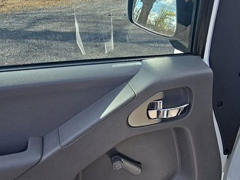 Used 2019 Nissan Frontier S image 11