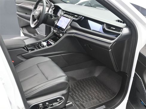 Used 2023 Jeep Grand Cherokee Overland w/ Luxury Tech Group IV image 11