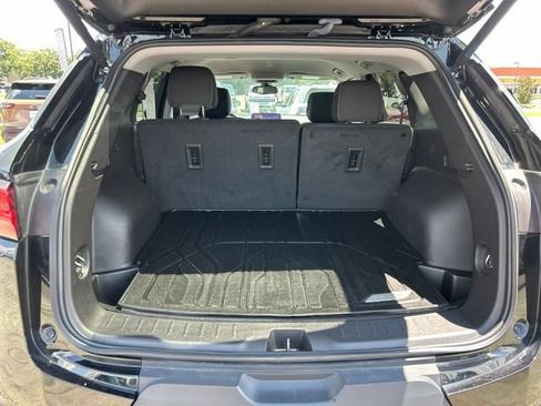 Used 2024 Chevrolet Blazer LT w/ Convenience Package FWD image 29