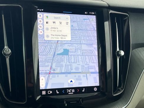 Used 2023 Volvo XC60 B5 Plus image 22