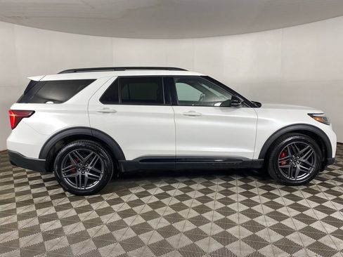 Used 2025 Ford Explorer ST AWD/4WD image 8