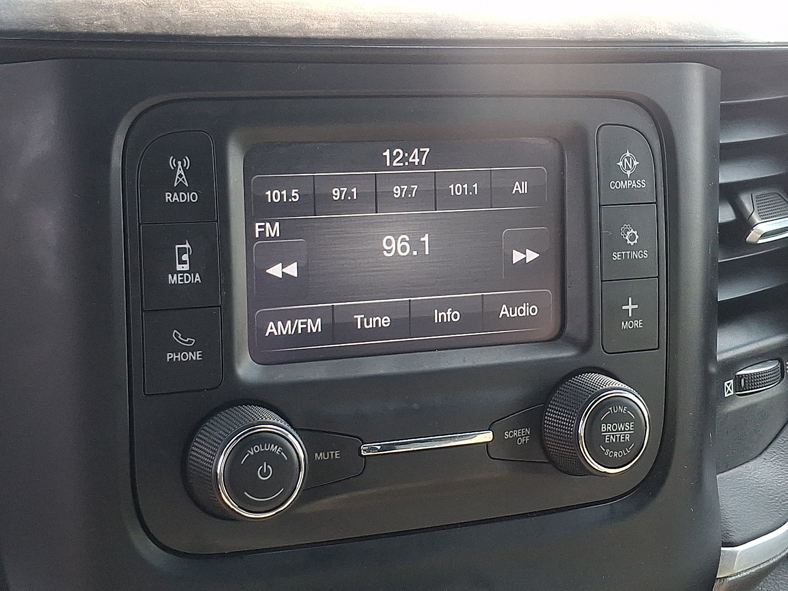 Used 2022 RAM 1500 Big Horn AWD/4WD image 15