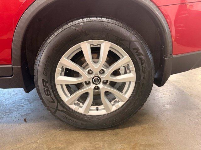 Used 2017 Nissan Rogue SV AWD/4WD image 6