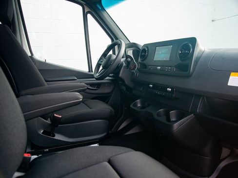 Used 2024 Mercedes-Benz Sprinter 3500 image 30