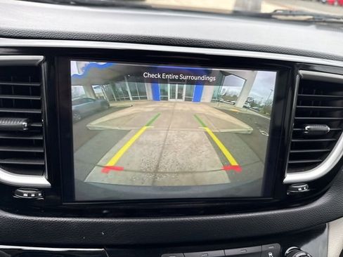 Used 2023 Chrysler Pacifica Touring-L image 40