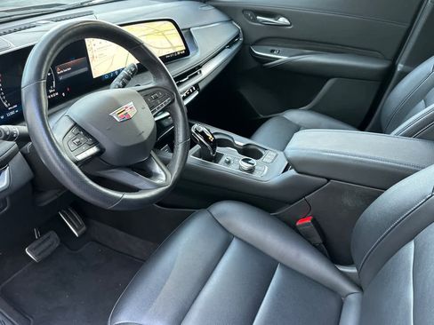 Used 2024 Cadillac XT4 Sport w/ Technology Package image 11