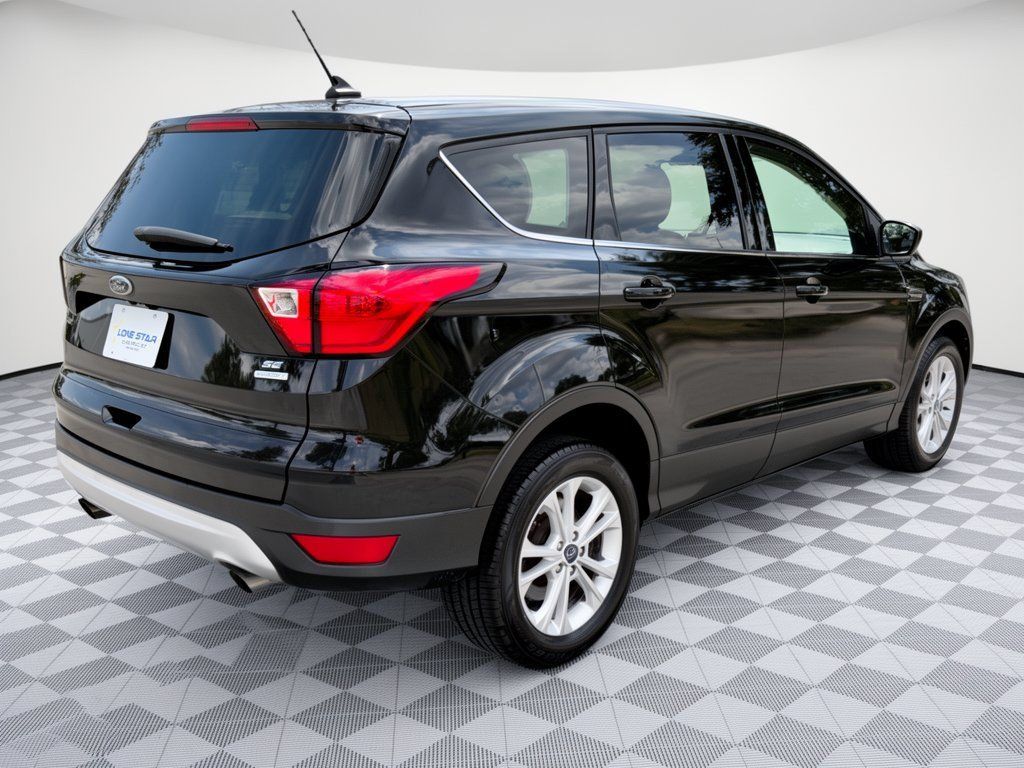 Used 2019 Ford Escape SE FWD image 9