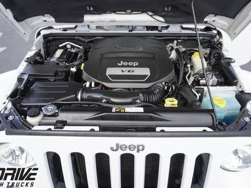 Used 2015 Jeep Wrangler Unlimited Sahara w/ Connectivity Group image 38