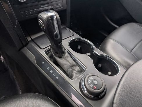 Used 2018 Ford Explorer XLT AWD/4WD image 19