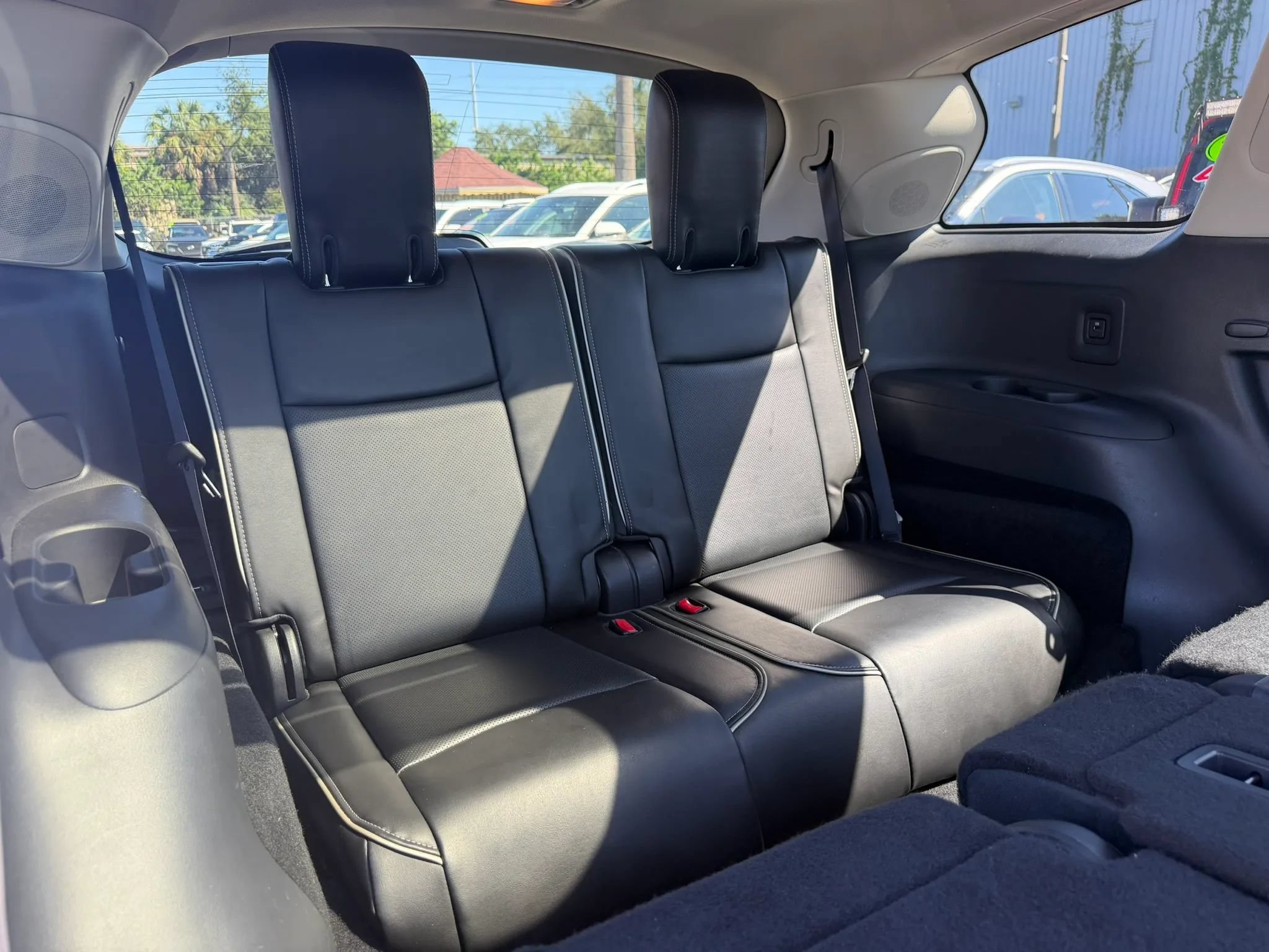 Used 2016 INFINITI QX60 Luxe w/ Deluxe Technology Package AWD/4WD image 18