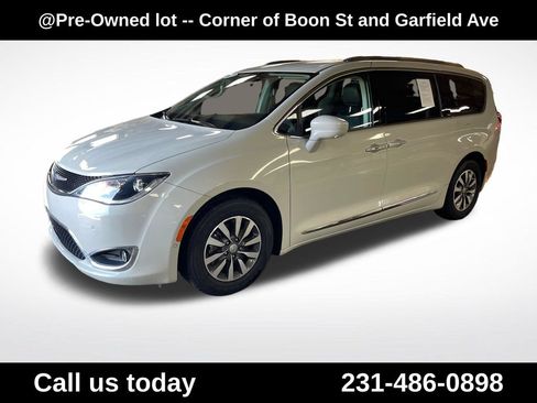 Used 2020 Chrysler Pacifica Touring-L Plus FWD image 1