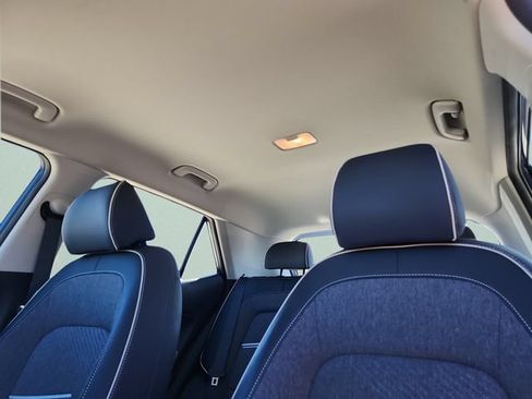 Used 2023 Hyundai Venue Limited FWD image 29