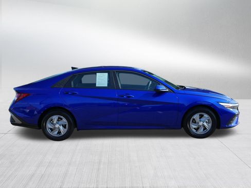Certified 2025 Hyundai Elantra SE FWD image 8