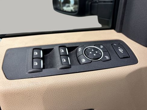 Used 2021 Ford F250 Lariat w/ Chrome Package image 12