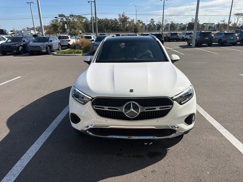Used 2025 Mercedes-Benz GLC 300 image 2