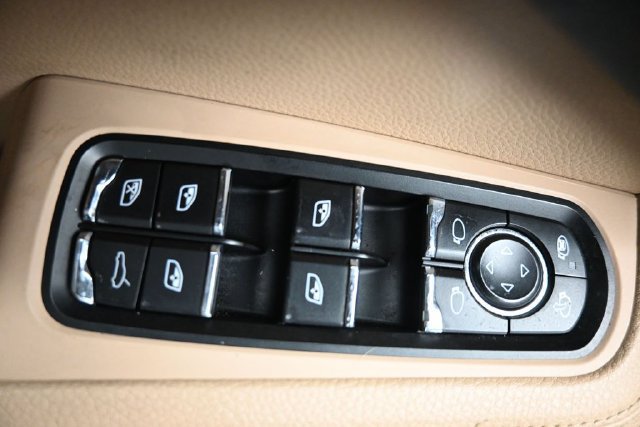 Used 2019 Porsche Macan AWD/4WD image 21