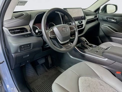 Certified 2023 Toyota Highlander Bronze Edition image 10