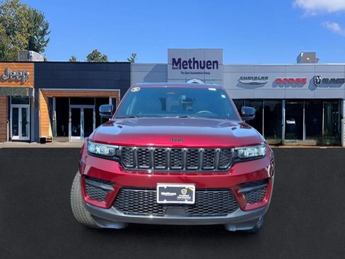 Used 2023 Jeep Grand Cherokee Altitude AWD/4WD image 8