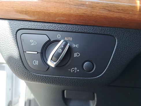 Used 2023 Audi Q5 2.0T Premium w/ Convenience Package image 28