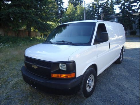 Used 2016 Chevrolet Express 2500 RWD image 1